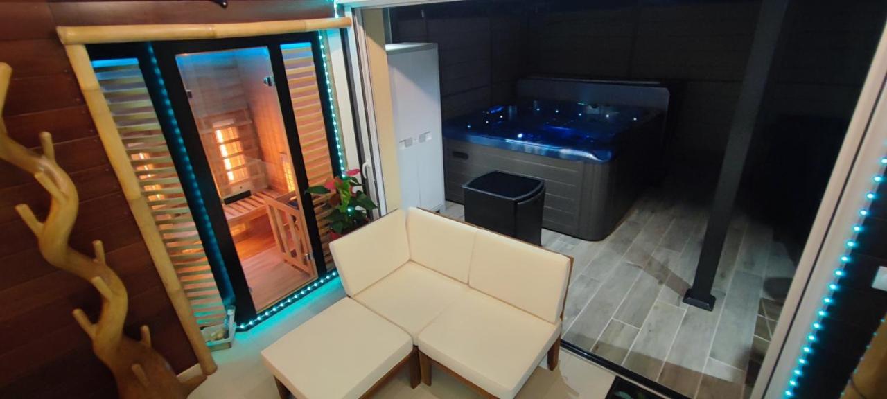 La Rivière-Saint-Sauveur La Kaz Rhumantique Sauna And Spa Privatif מראה חיצוני תמונה